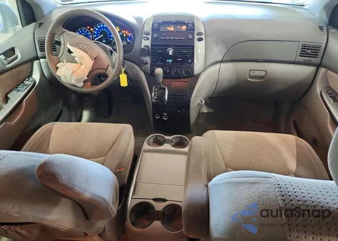 2009 Toyota Sienna Le 7-Passenger z USA, uszkodzony, nr VIN 5TDZK23C19S243121